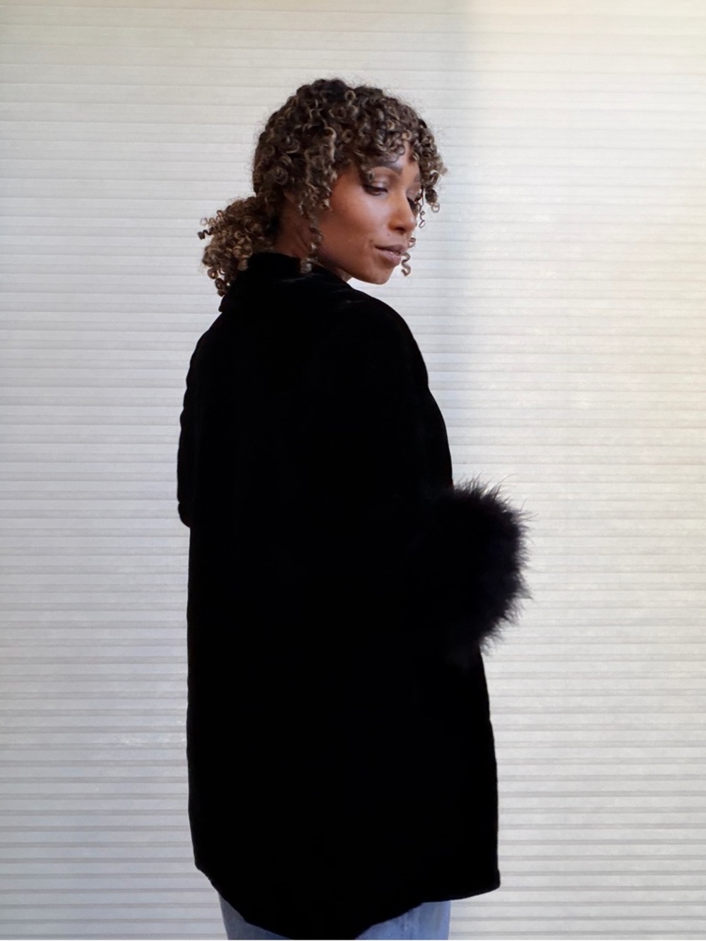 Vintage Themes Black Velvet Blazer | Faux Fur Cuff - Picture 7 of 13